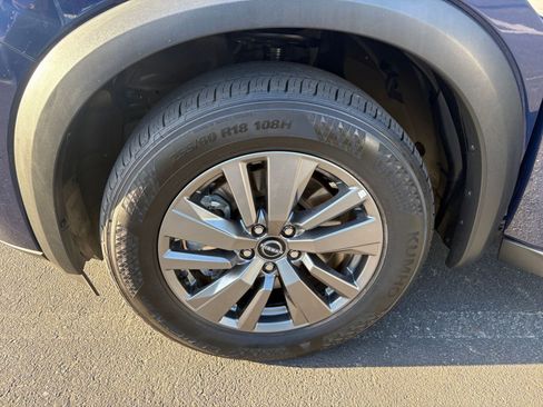 Used 2025 Nissan Pathfinder SV AWD/4WD image 33