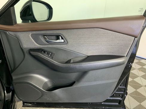 Used 2023 Nissan Rogue SV image 14