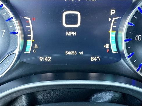 Used 2024 Chrysler Pacifica Touring-L image 12