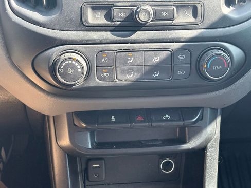 Used 2018 Chevrolet Colorado W/T w/ WT Convenience Package RWD image 11