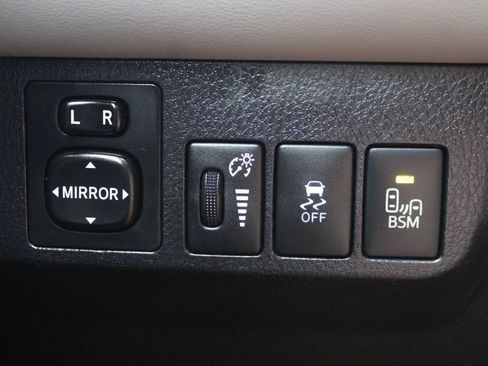 Used 2015 Toyota RAV4 Limited w/ Technology Package AWD/4WD image 42