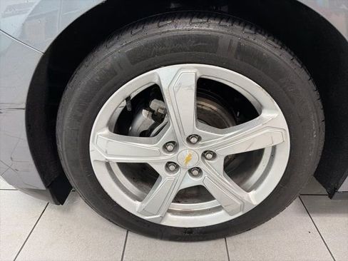 Used 2018 Chevrolet Volt LT w/ Comfort Package FWD image 12