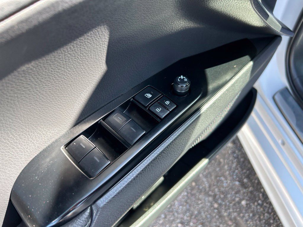 Used 2025 Toyota Camry XSE FWD image 12