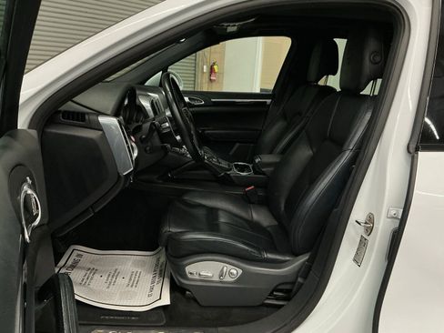 Used 2018 Porsche Cayenne Platinum Edition image 10