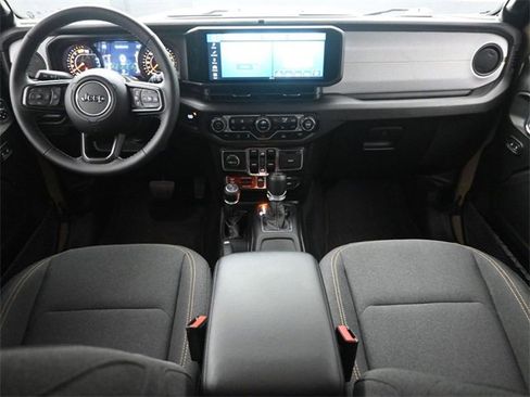 Used 2025 Jeep Wrangler Willys image 19
