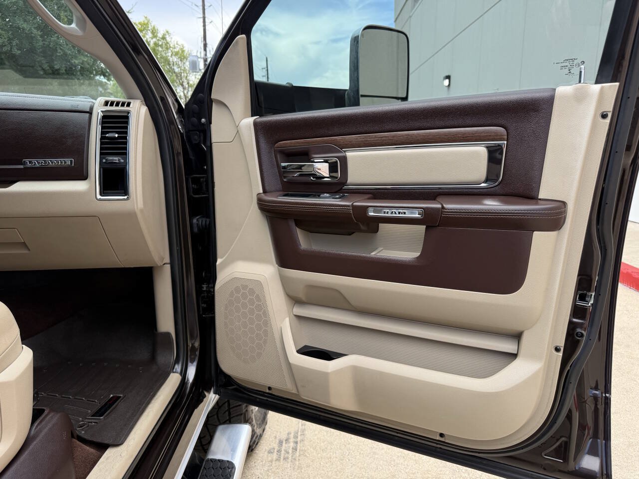 Used 2017 RAM 2500 Laramie AWD/4WD image 16