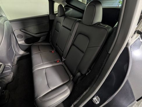 Used 2024 Tesla Model Y Long Range RWD image 24