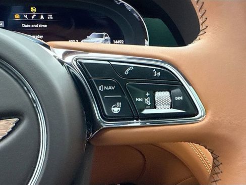 Used 2022 Bentley Bentayga image 12