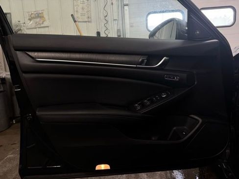 Used 2021 Honda Accord EX-L image 10