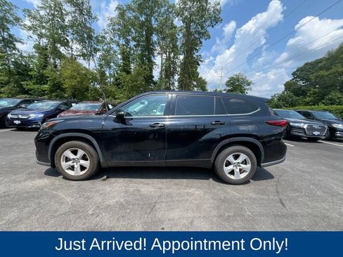 Used 2020 Toyota Highlander LE FWD image 4