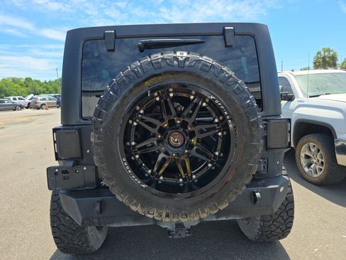 Used 2018 Jeep Wrangler Unlimited Rubicon w/ Cold Weather Group AWD/4WD image 7
