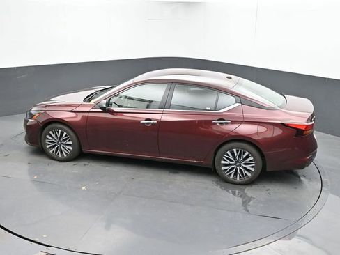 Used 2025 Nissan Altima 2.5 SV FWD image 18