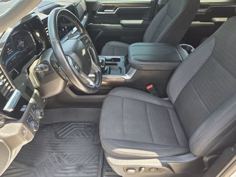Used 2025 Chevrolet Silverado 1500 LT AWD/4WD image 13