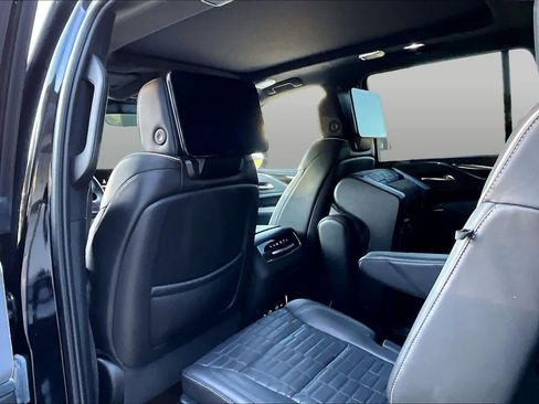 Used 2024 Cadillac Escalade Sport Platinum w/ LPO, ONYX Package AWD/4WD image 19