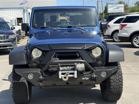 Used 2010 Jeep Wrangler Rubicon w/ PWR Convenience Group AWD/4WD image 3