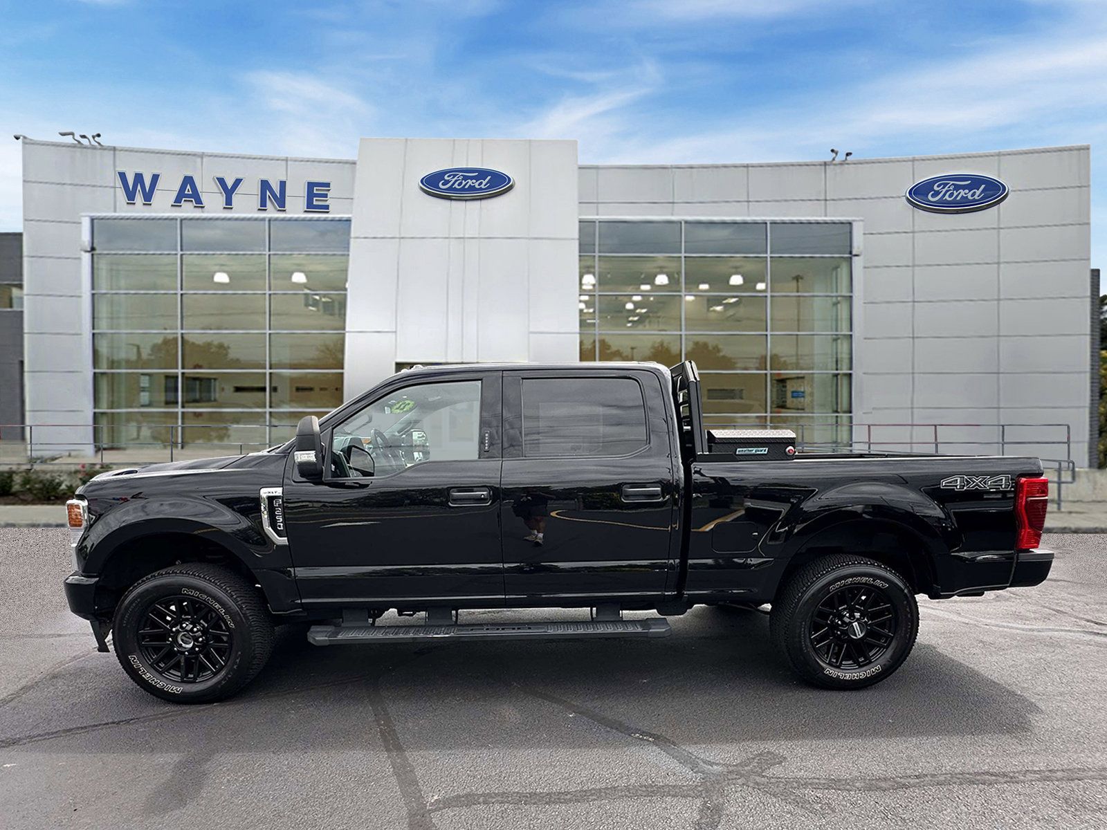 Certified 2022 Ford F250 XLT w/ Black Appearance Package AWD/4WD image 7