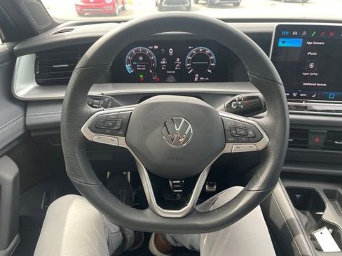 New 2026 Volkswagen Tiguan SE R-Line AWD/4WD image 16