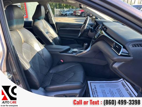 Used 2018 Toyota Camry XLE image 9