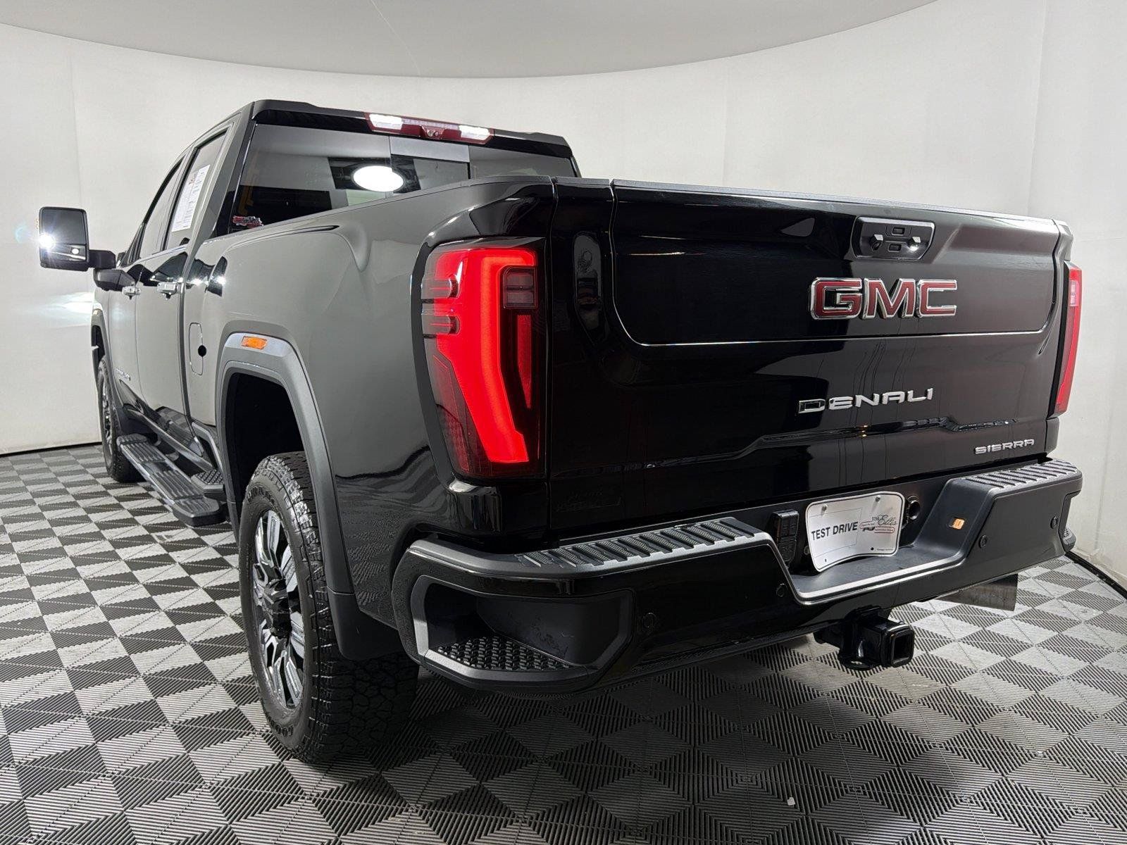 Used 2025 GMC Sierra 2500 Denali w/ Denali Reserve Package AWD/4WD image 4