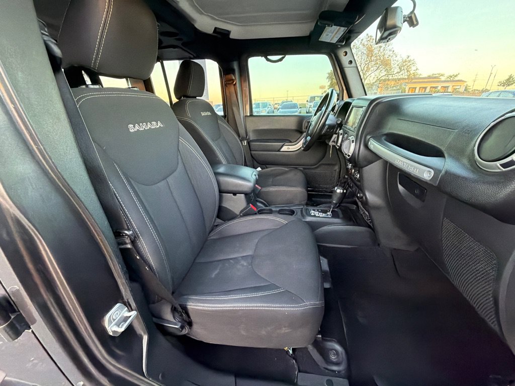 Used 2018 Jeep Wrangler Unlimited Sahara AWD/4WD image 14
