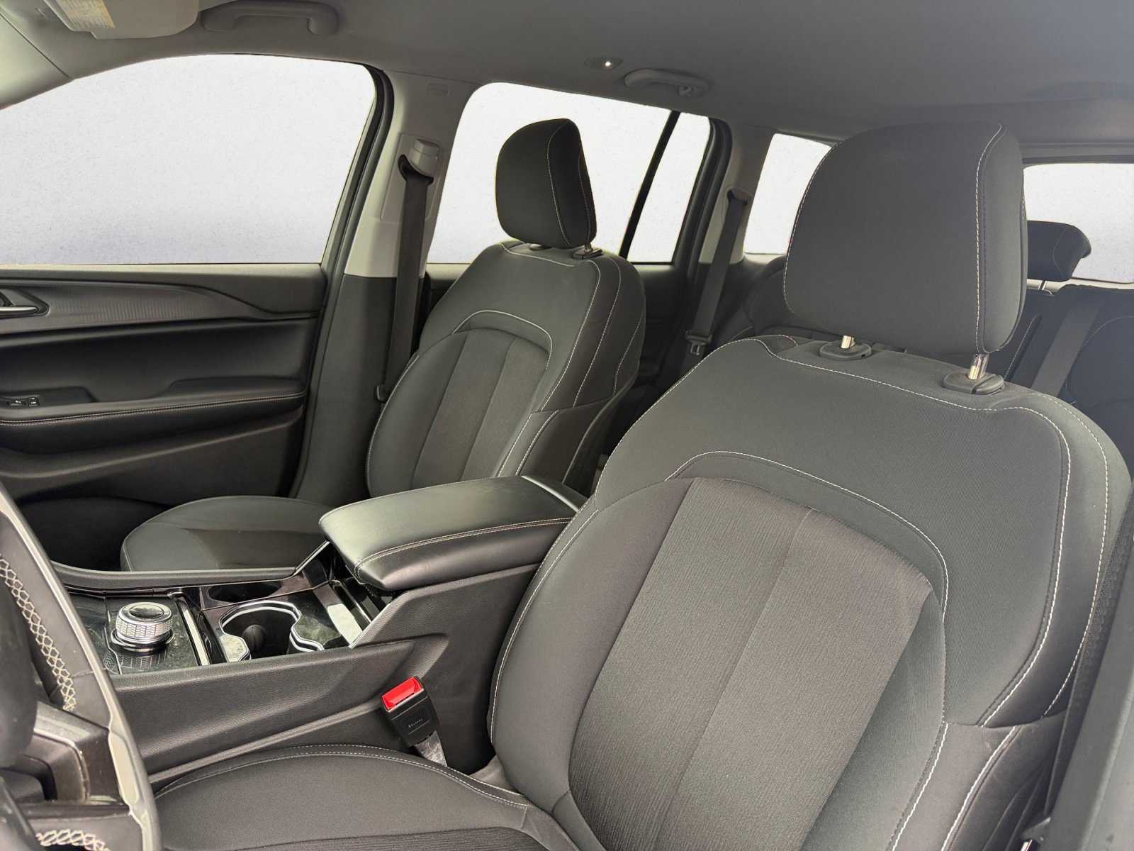 Used 2023 Jeep Grand Cherokee Laredo RWD image 8