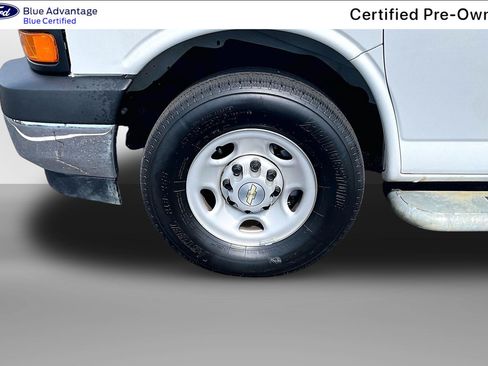 Used 2025 Chevrolet Express 2500 w/ Driver Convenience Package RWD image 3