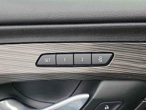 Used 2024 GMC Terrain SLT w/ Infotainment Package II image 30