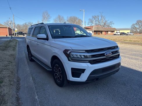Used 2023 Ford Expedition Max XLT image 8