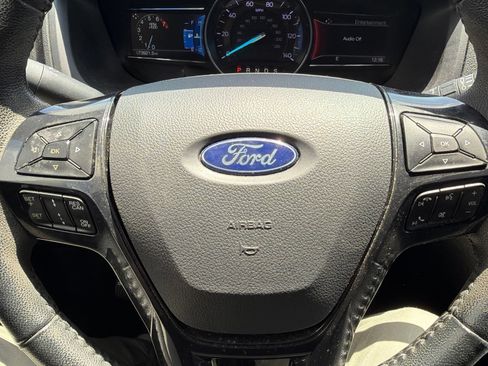 Used 2018 Ford Explorer XLT w/ Equipment Group 202A AWD/4WD image 9