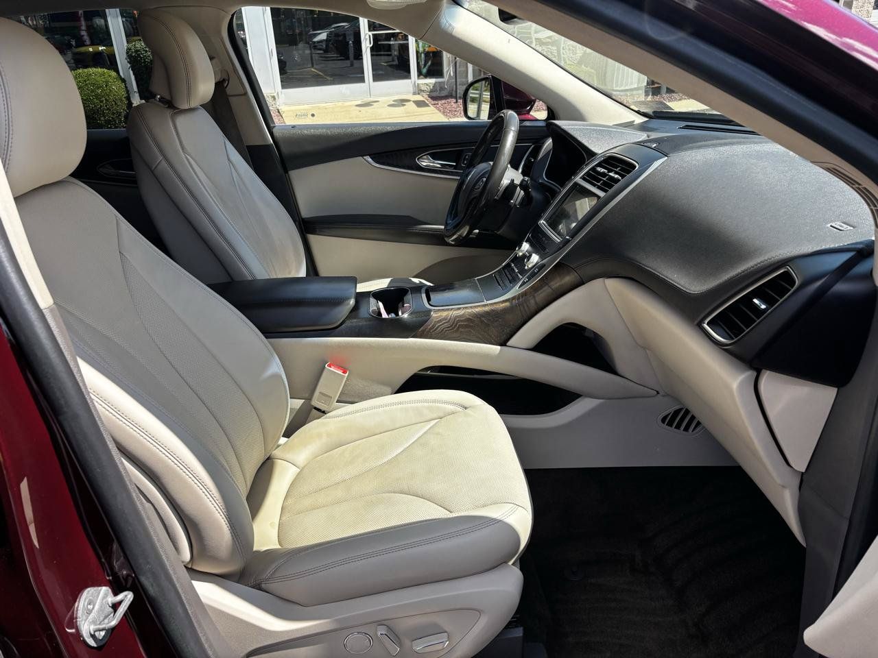 Used 2017 Lincoln MKX Reserve w/ Lincoln MKX Climate Package AWD/4WD image 25