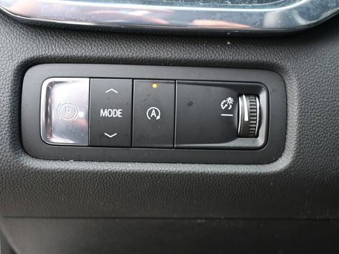 Used 2026 GMC Acadia Elevation w/ Elevation Premium Package FWD image 11