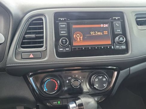 Used 2022 Honda HR-V LX image 27
