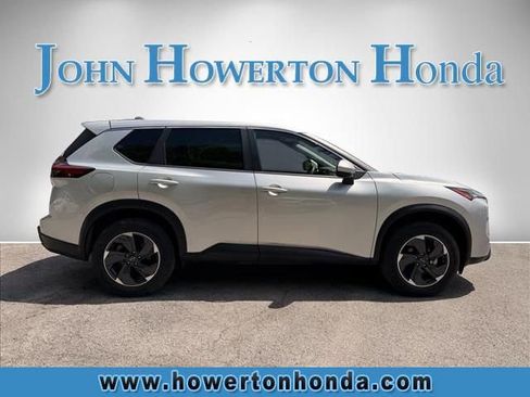 Used 2024 Nissan Rogue SV AWD/4WD image 3