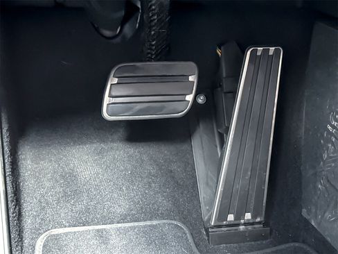 Certified 2023 Porsche Taycan Turbo image 36