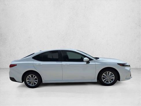 Used 2025 Toyota Camry LE FWD image 5