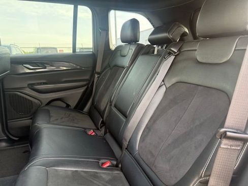 Used 2023 Jeep Grand Cherokee Altitude AWD/4WD image 16