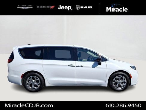 Used 2024 Chrysler Pacifica Limited FWD image 7