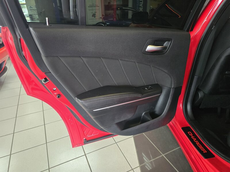 Used 2018 Dodge Charger R/T RWD image 11