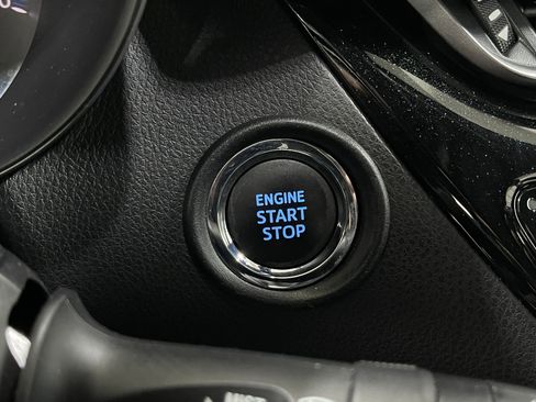 Used 2018 Toyota C-HR XLE image 19