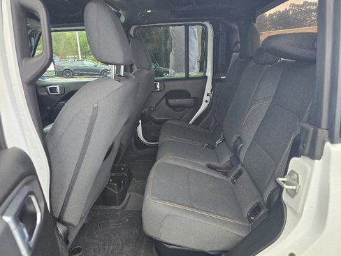 Used 2024 Jeep Gladiator Sport image 12