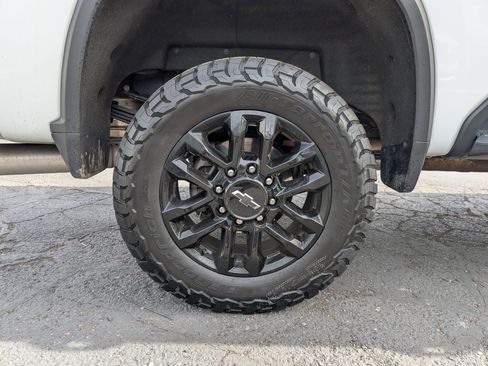 Used 2024 Chevrolet Silverado 3500 High Country w/ Technology Package image 12