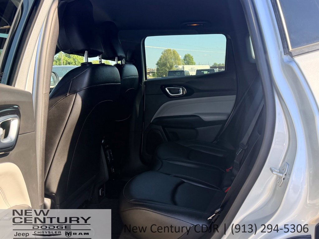 Used 2025 Jeep Compass Limited AWD/4WD image 11