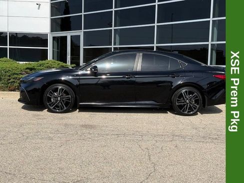Used 2025 Toyota Camry XSE FWD image 6