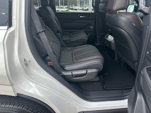 New 2026 Nissan Armada SL w/ Captain's Chari Seat Package image 15