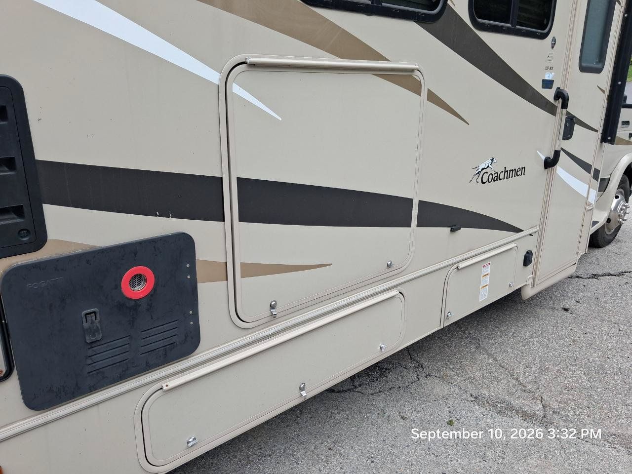 Used 2018 Ford E-450 and Econoline 450 Super Duty w/ Motorhome Prep Package RWD image 26
