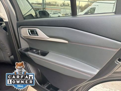 Used 2025 Ford Explorer Active image 17