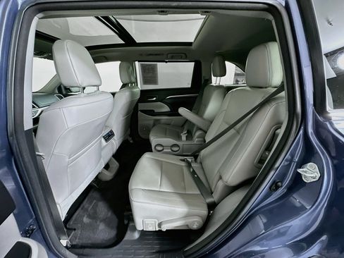 Used 2016 Toyota Highlander Limited Platinum FWD image 29