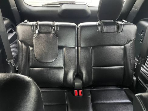 Used 2020 Ford Explorer XLT w/ Equipment Group 202A AWD/4WD image 18