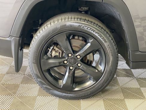 Used 2023 Jeep Grand Cherokee L Limited w/ Luxury Tech Group II AWD/4WD image 18