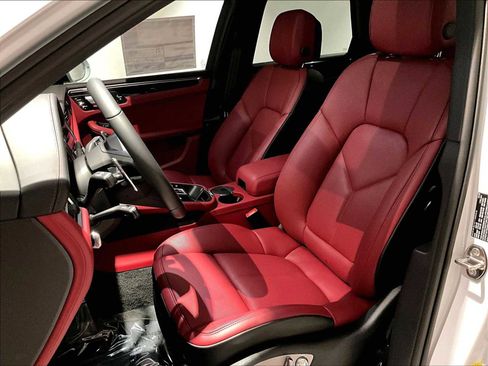 New 2026 Porsche Macan Turbo image 5